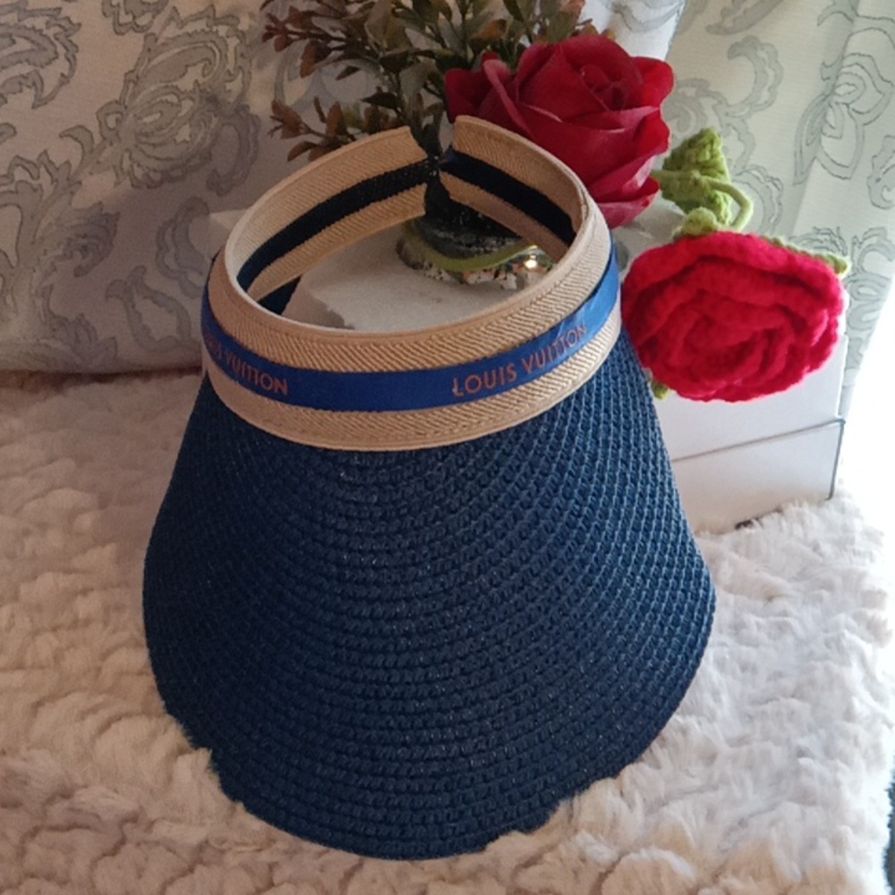 NWT designer inspired sun visor